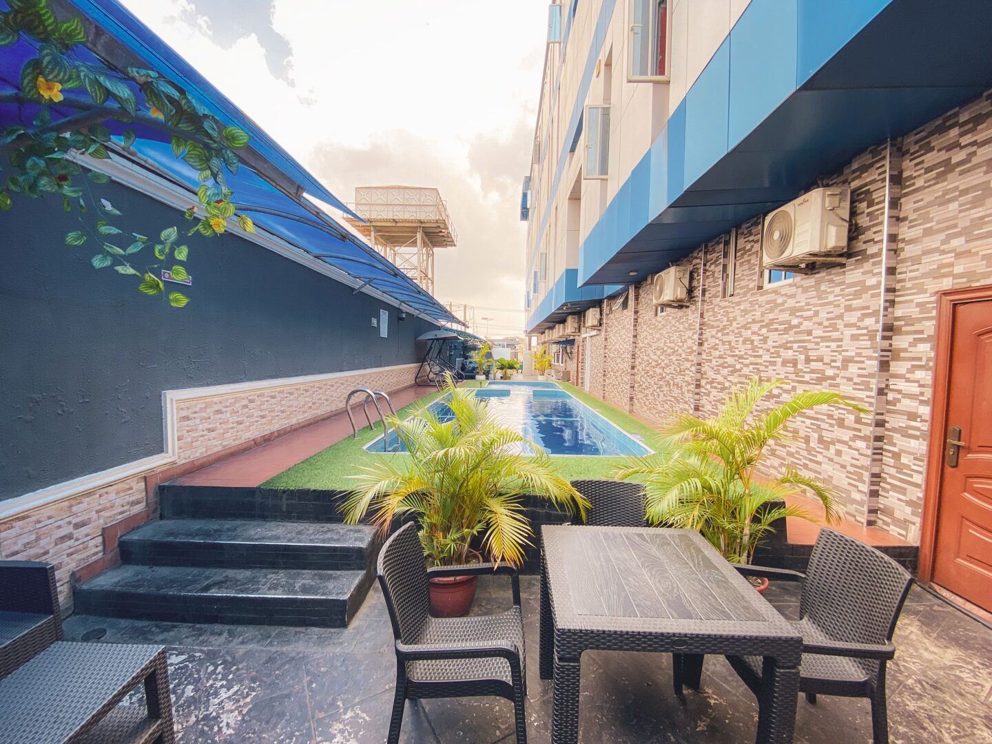 Mount Royal Centre Hotel and Suites image 3