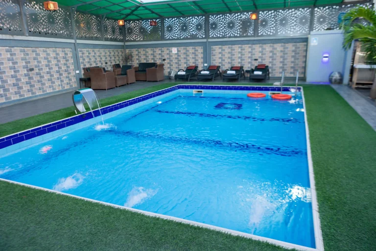 Romeneo Grand Royal Hotel image 4