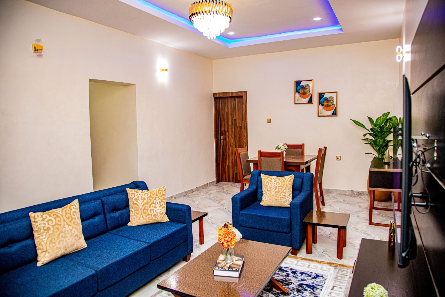 Kens Court Apartment image 2