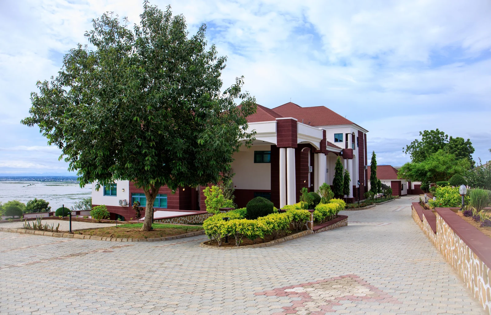 Sanda Suites- Dougirei