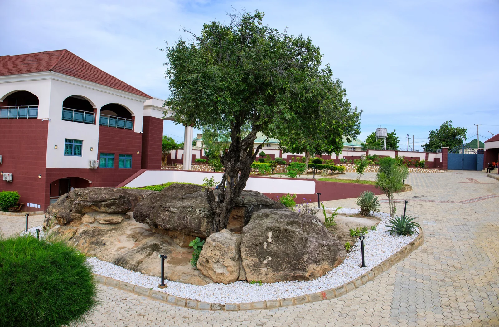 Sanda Suites- Dougirei image 5