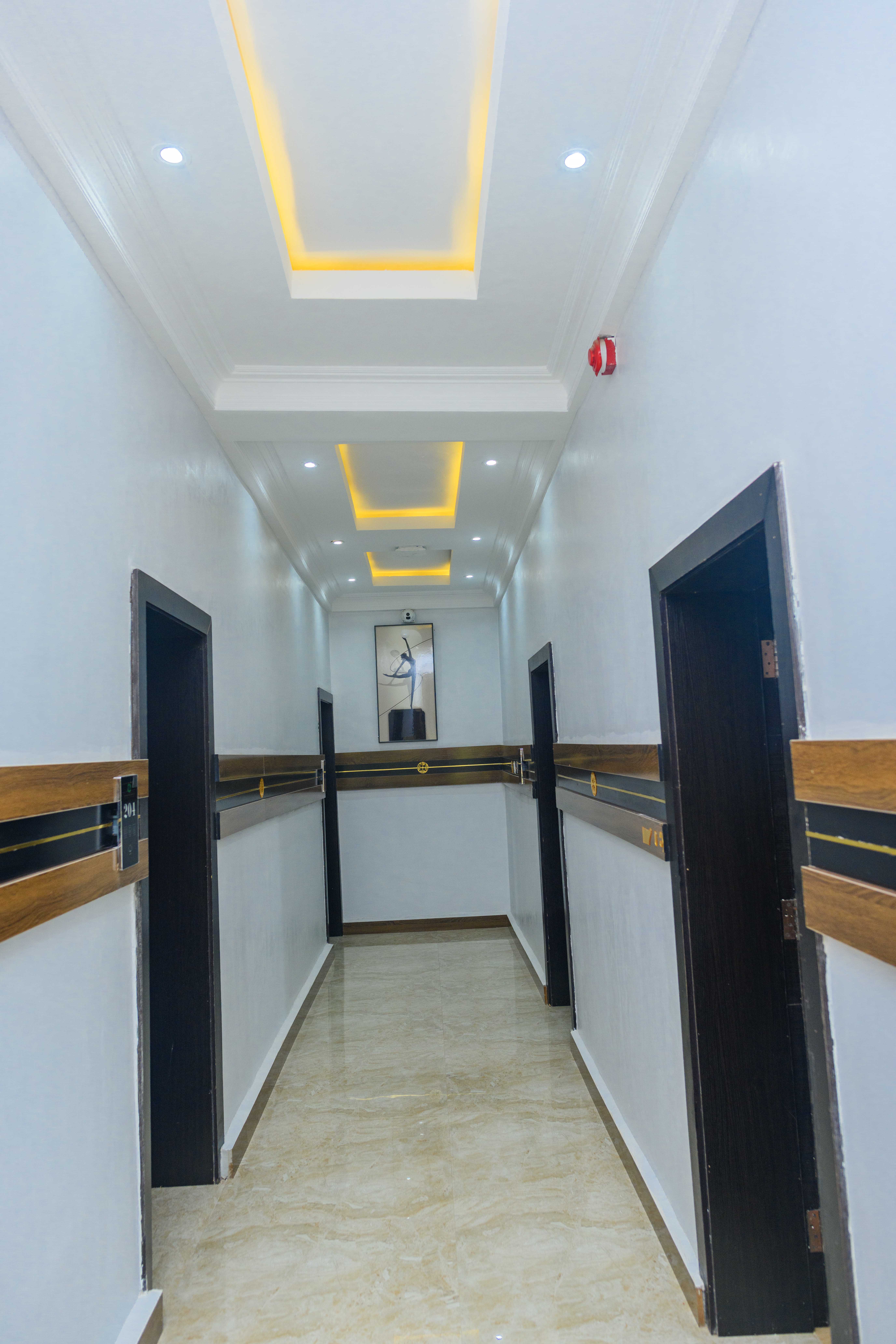 Proximus Hotel and Suite image 4