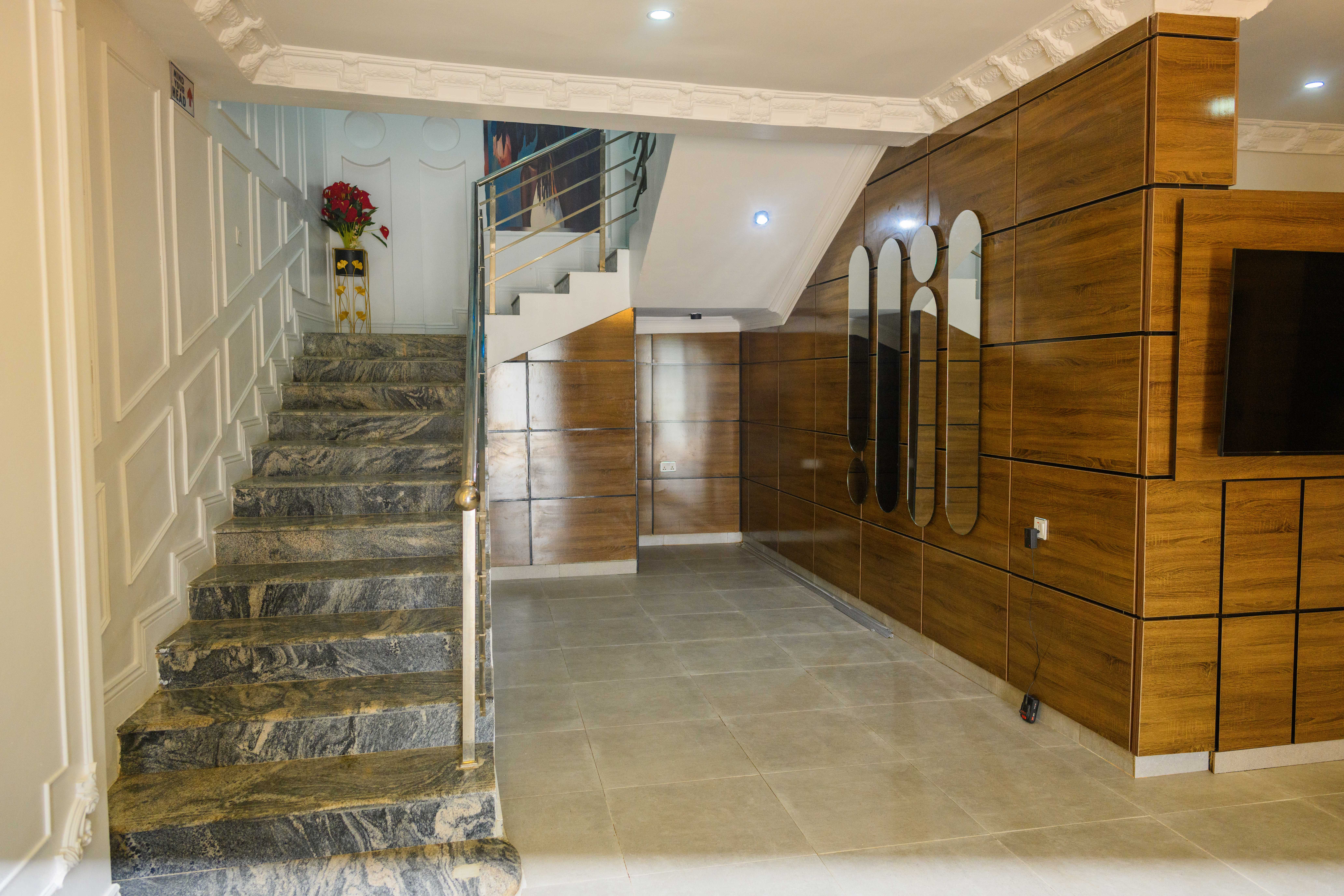 Proximus Hotel and Suite image 5