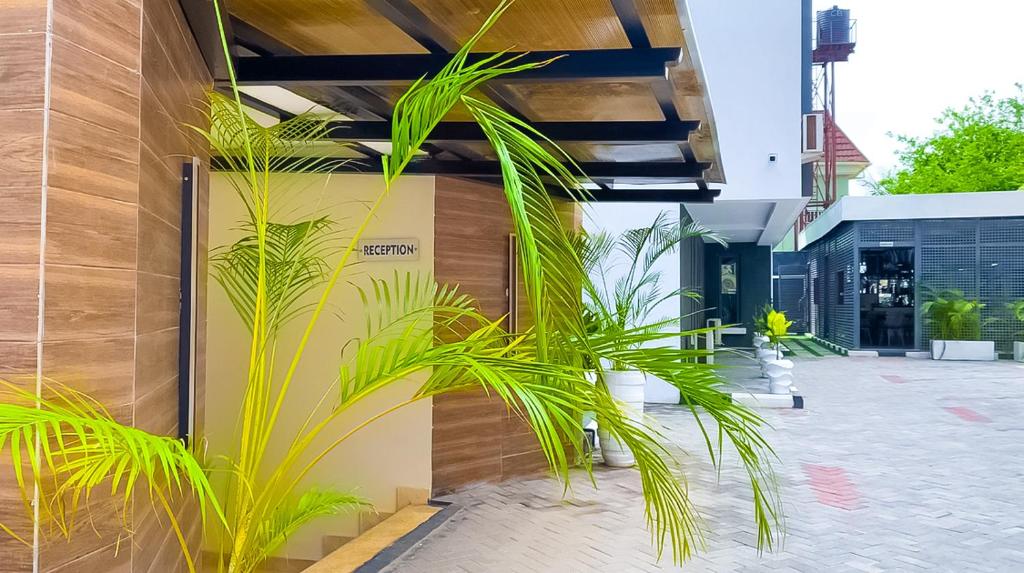 Saint Tropez Hotel and Suites image 5