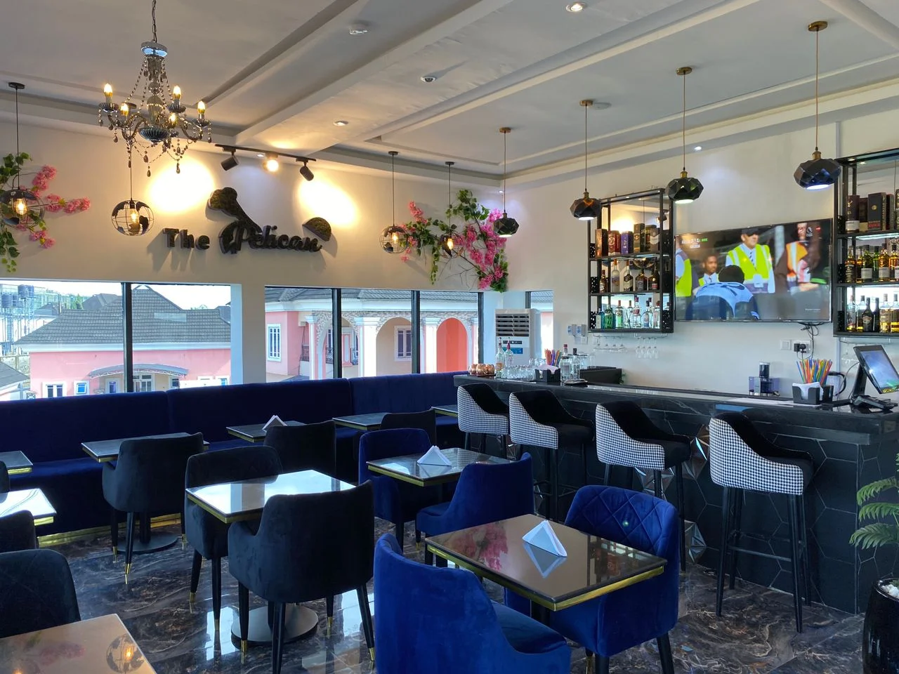 TomKing Legacy Hotel image 4