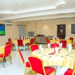Royal Crest Hotel and Suites- PHC image 5