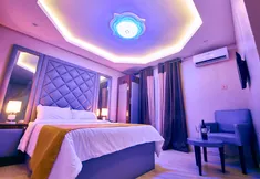 Double M Exquisite Suites and Lounge