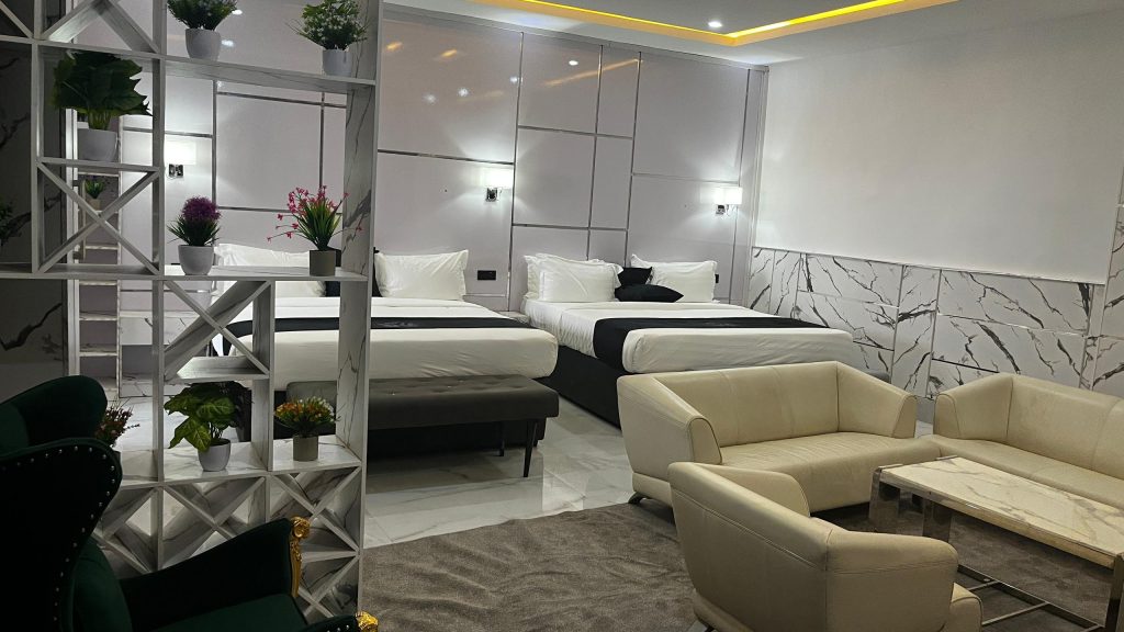 De Phantom Cotinental Hotel- Lekki image 5