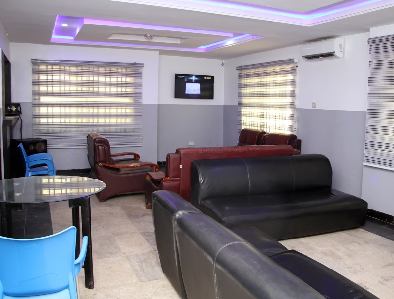 Esado Suites- Akingbola Branch image 4