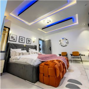 Addison Hotel and Apartment image 4