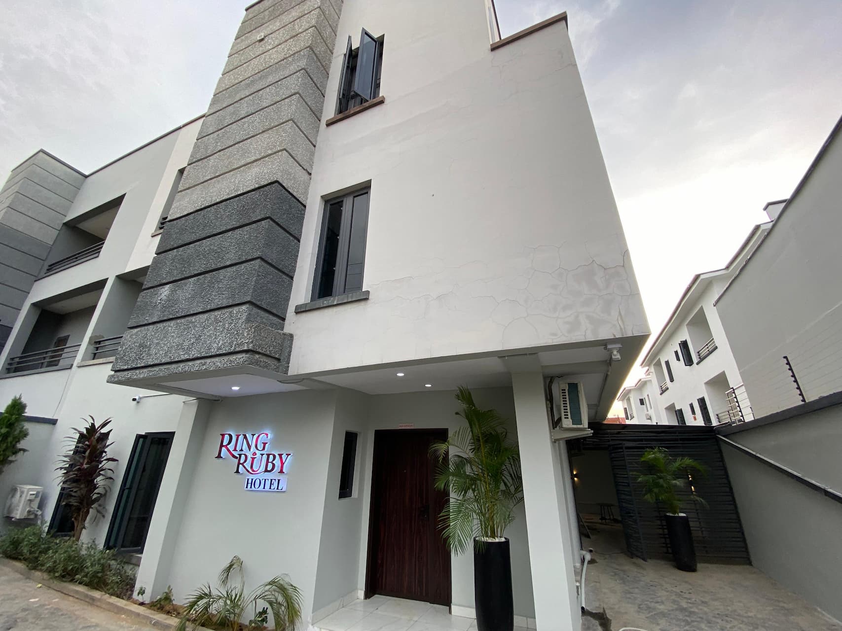 Ring Ruby Hotel- Bateye Road