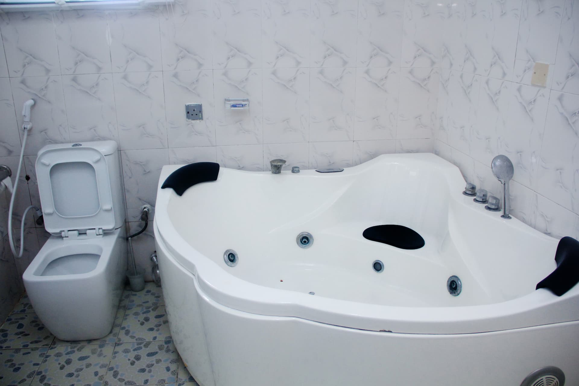 Ring Ruby Hotel- Sangotedo image 2