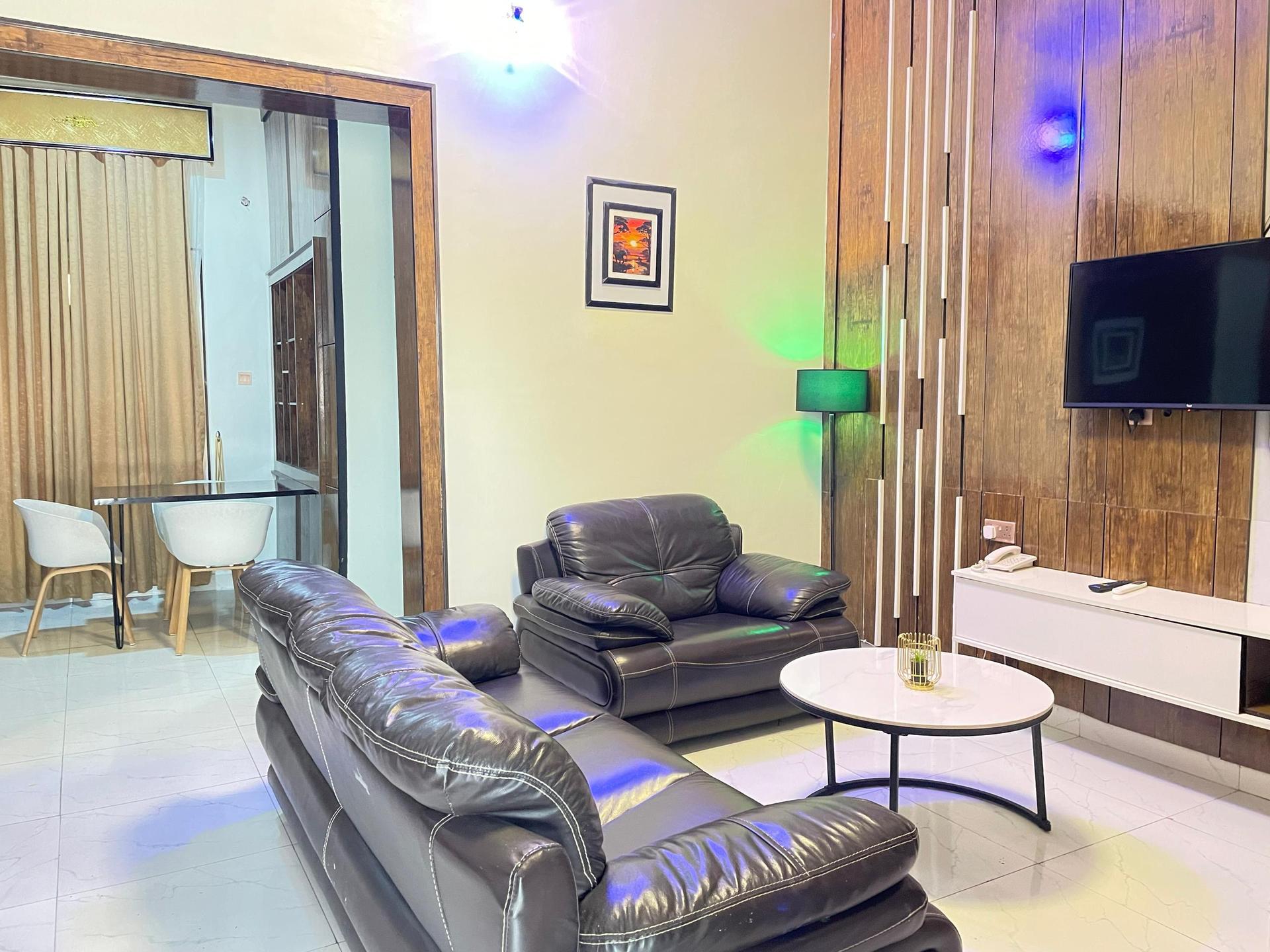 Lexaren Luxury Apartment image 2