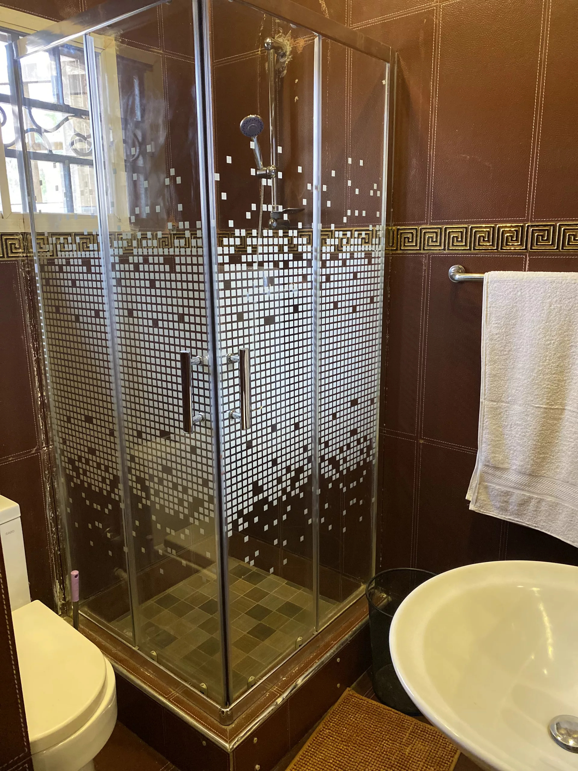 Tennys Place Apartments-Jabi