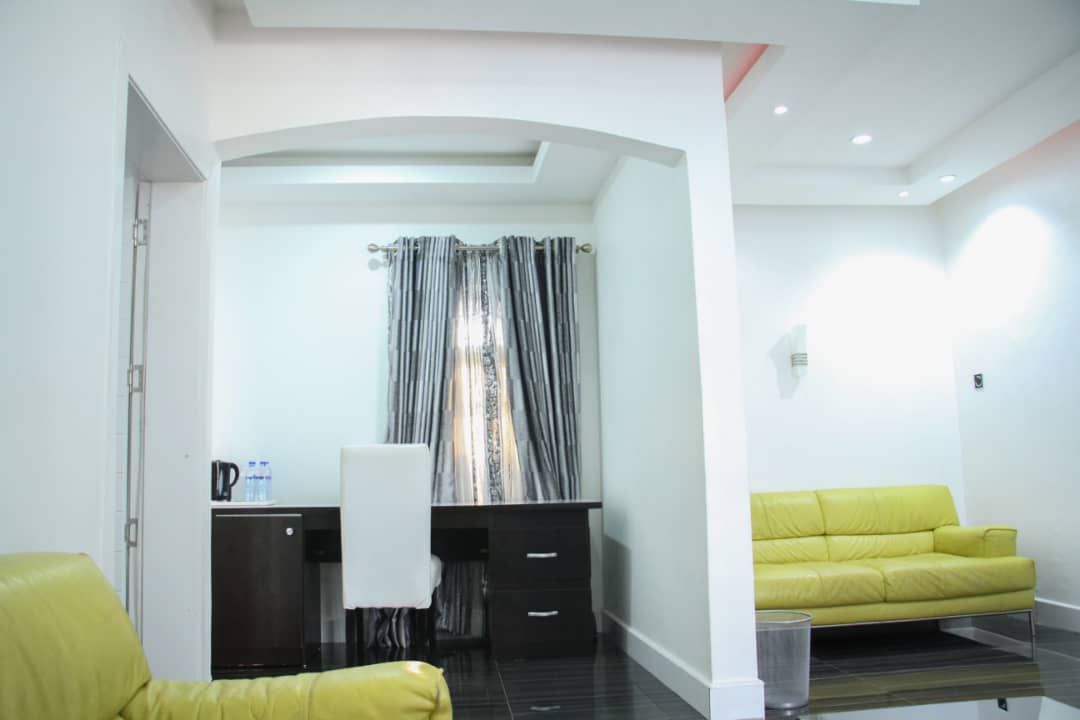 Poshlux Executive Hotel image 5