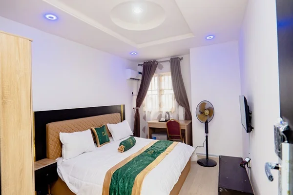 The Luxe Apartments image 5