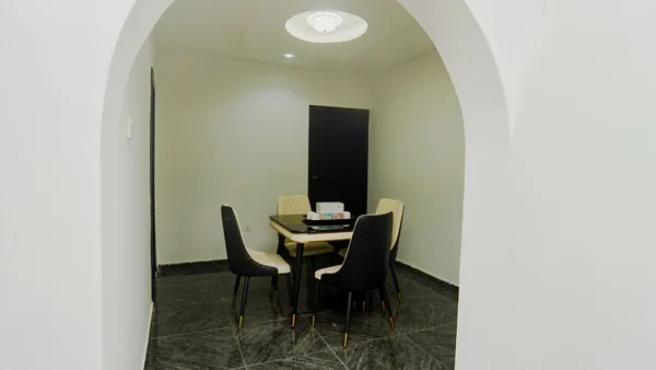 The Luxe Apartments image 4