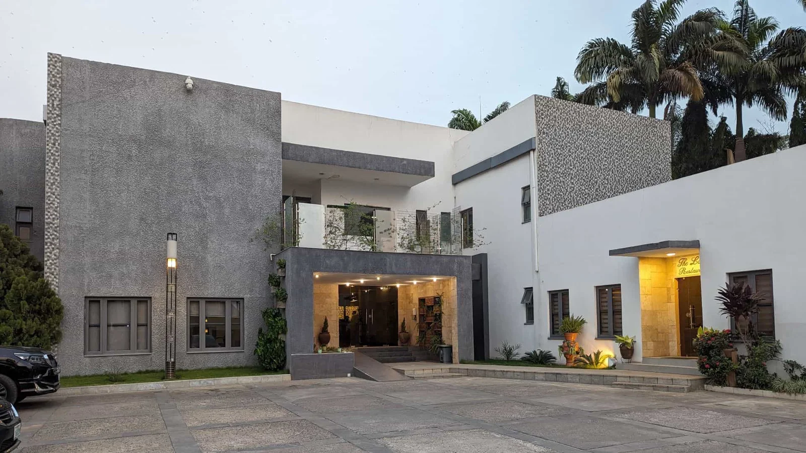 Black Rock Apartment and Suites