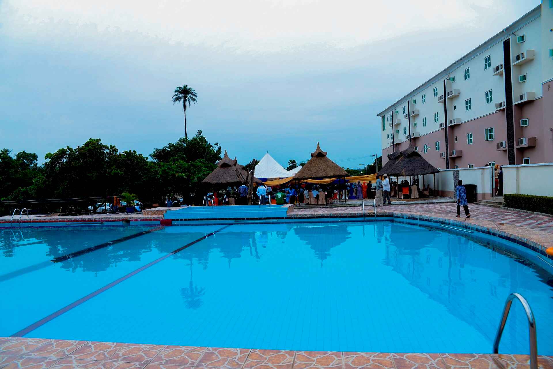 AES Luxury Apartment image 3