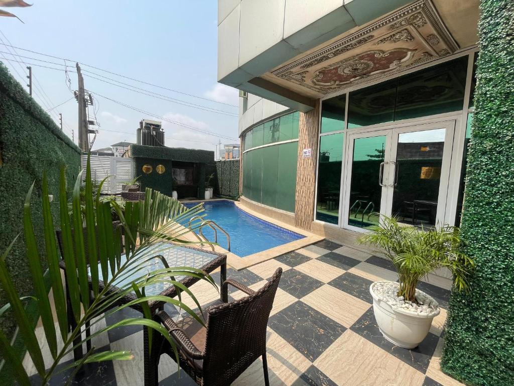 Presken Hotel Airport Road image 4