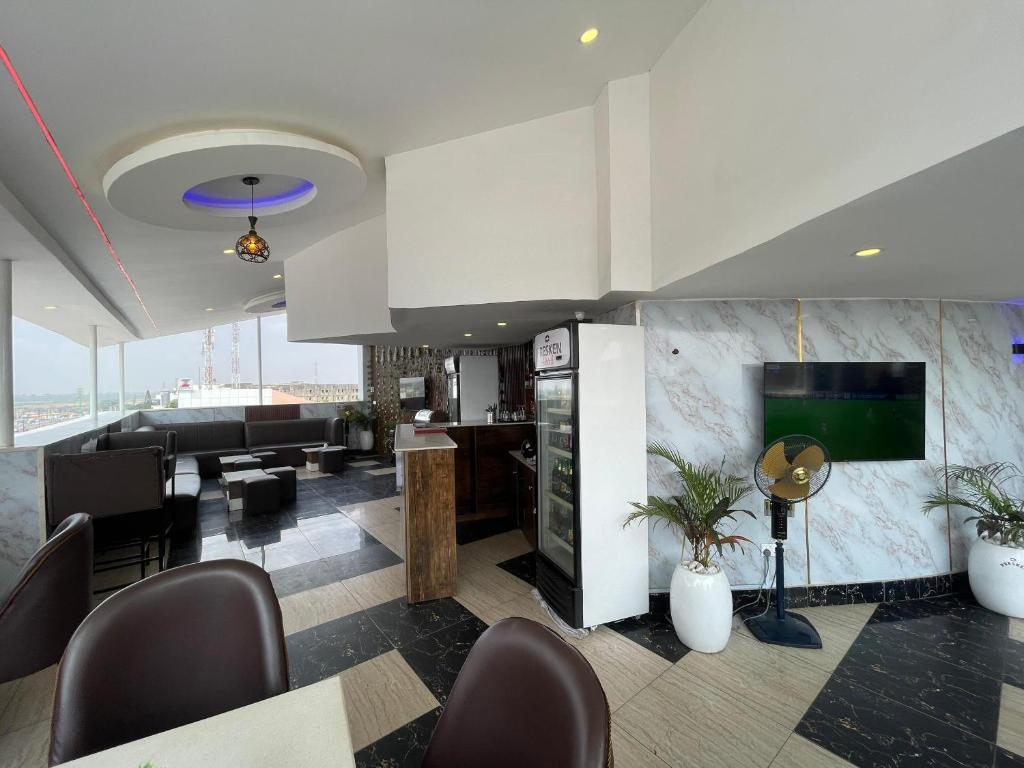 Presken Hotel Airport Road image 5