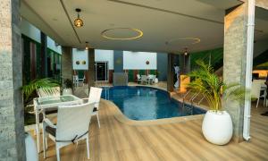 Presken Awolowo way image 2