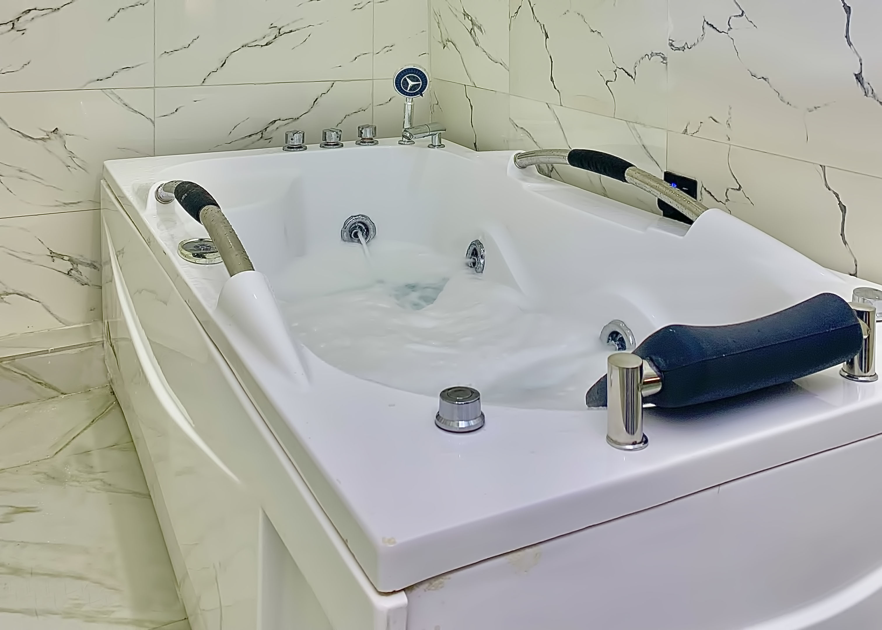 Prince Xclusive Royale Hotel image 5