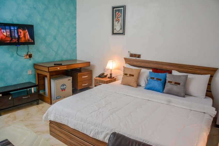 De Legend Hotel and Suites