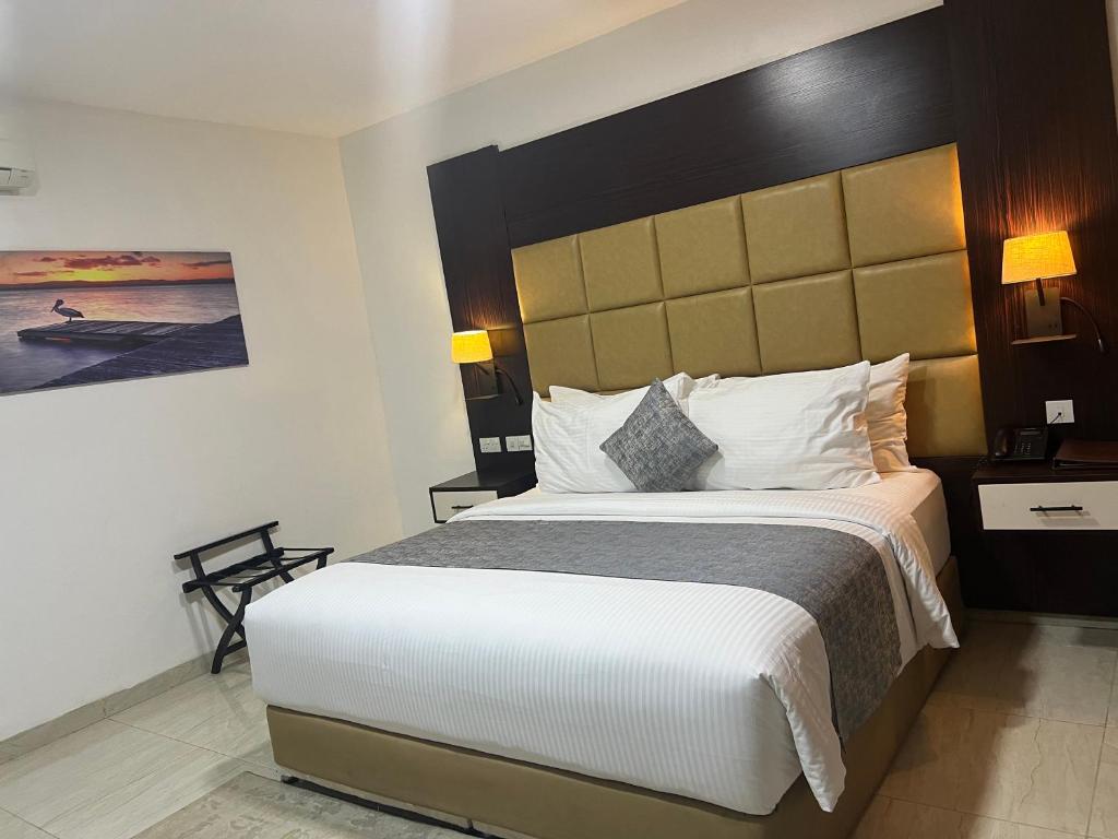 Rollace Hotel image 2