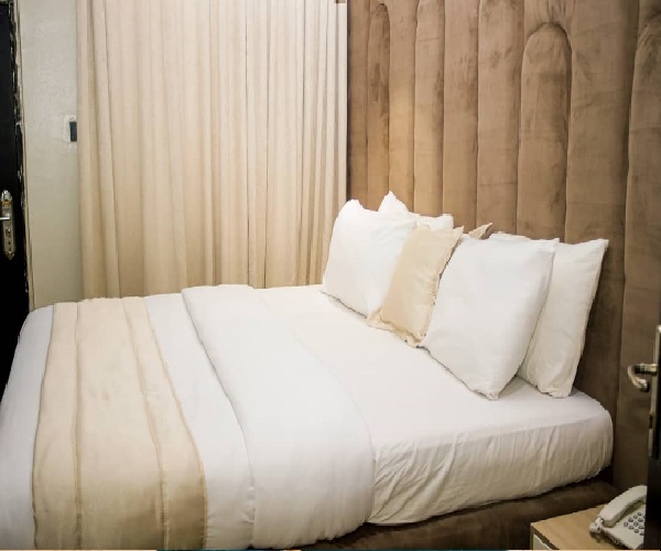 Deroj Western Hotel- Agbor Road image 3