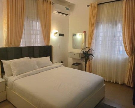 Bluestone Skyline Apartment image 5