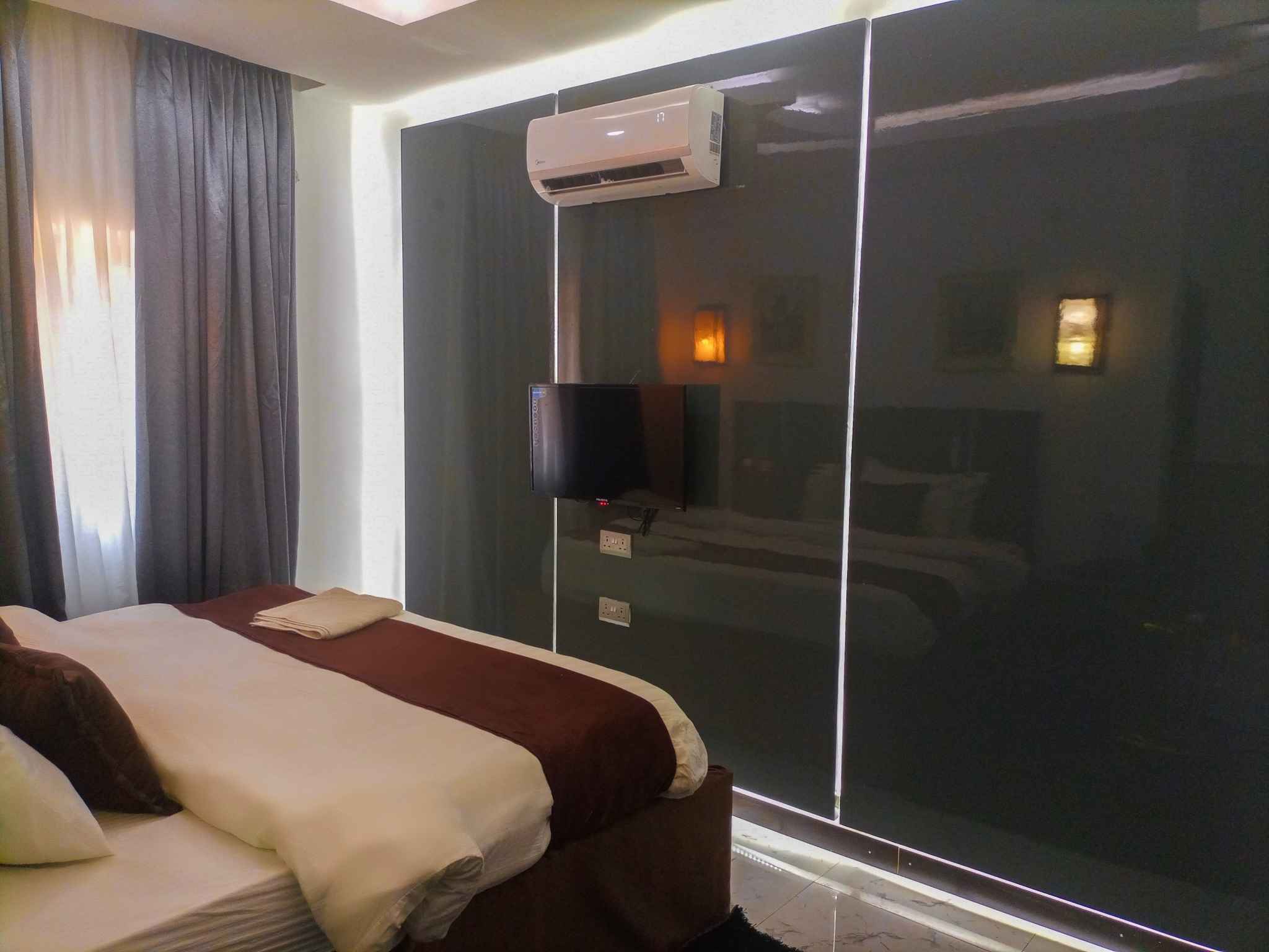 Ice Grand Hotel and Suites image 3