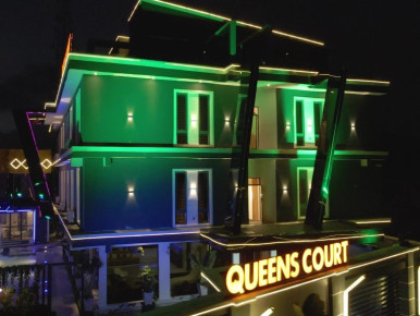 Queens Court Hotel image 5