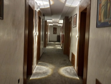 Queens Court Hotel image 3