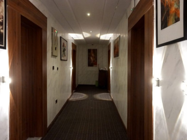 Queens Court Hotel