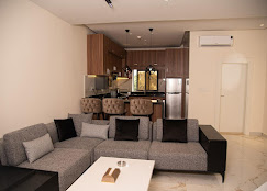 Mini Palace Luxury Suites image 2