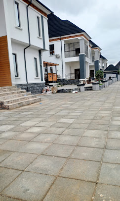 De Mipos Luxury Suites image 3
