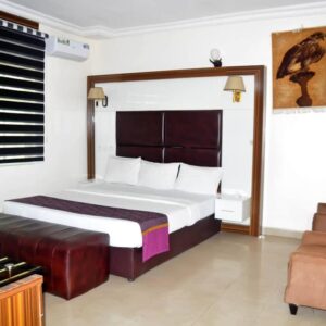 Alcove Room