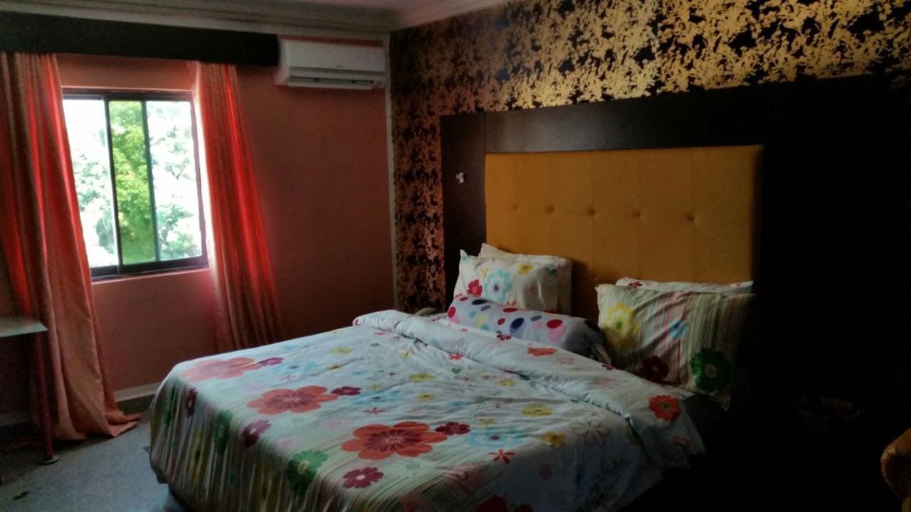 Paris Royale Suite