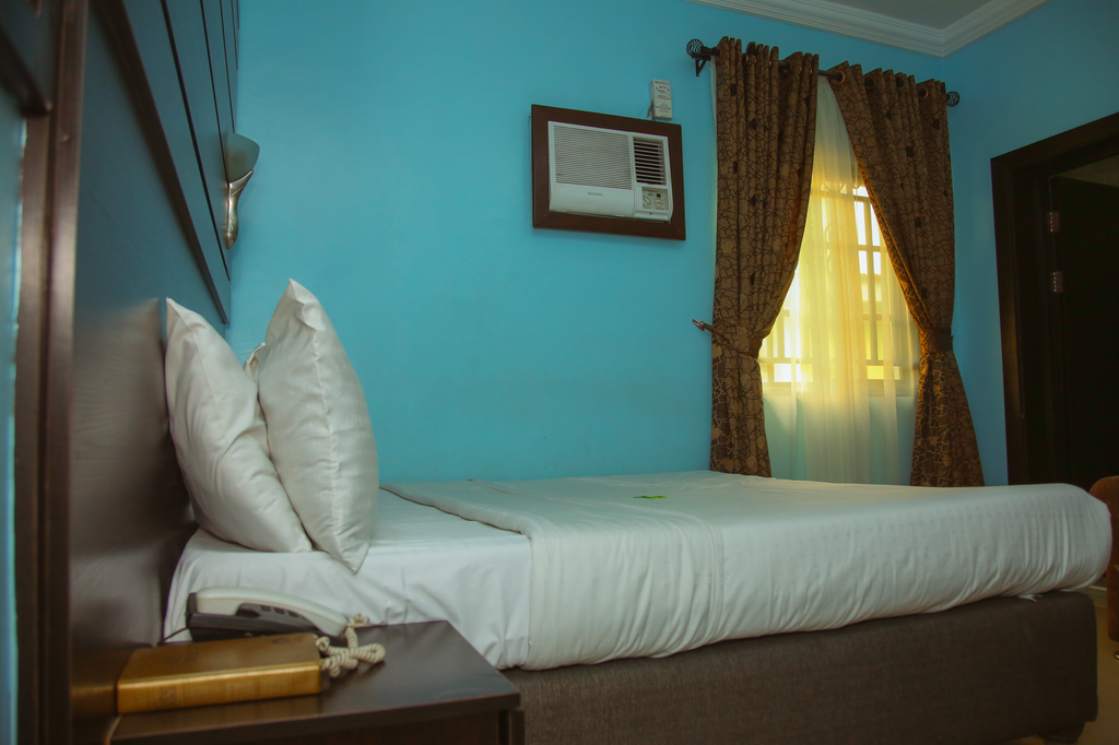 Super Royal Room