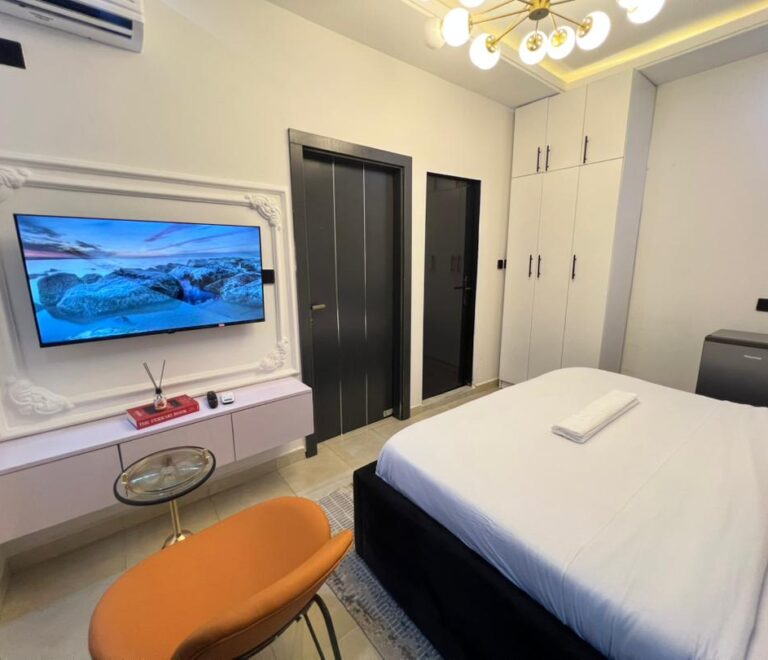 Lavender Room (Studio Apartment)