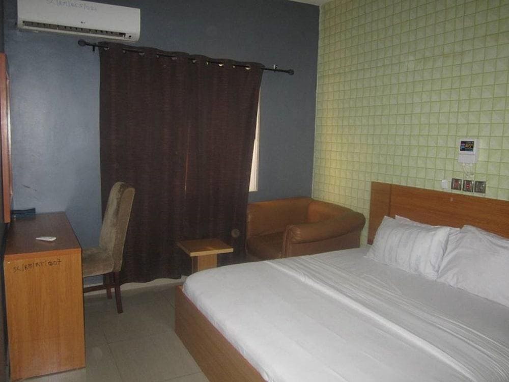 Queen Suite