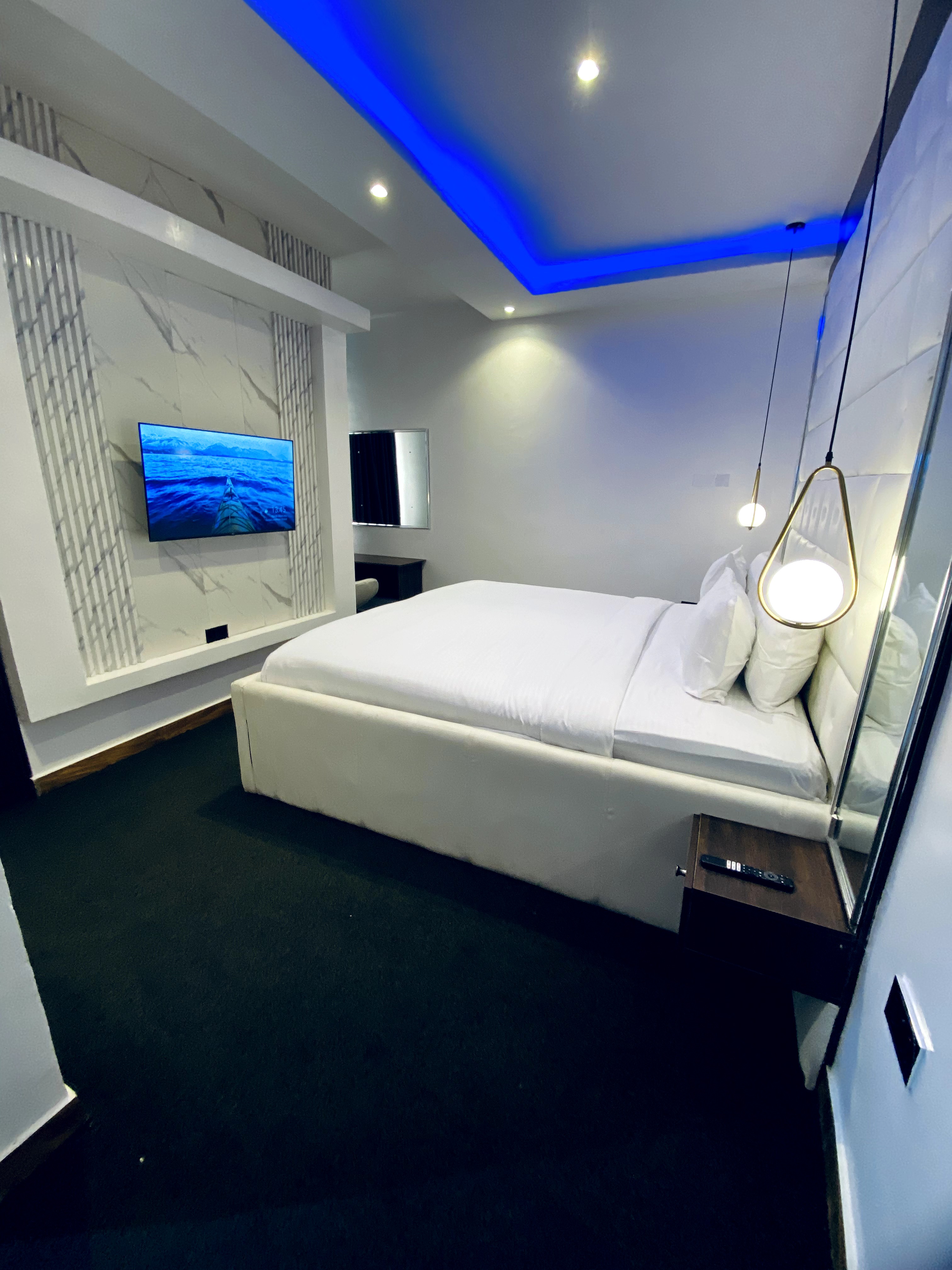 Queen Executive 001 (2-Bedroom Apartment)